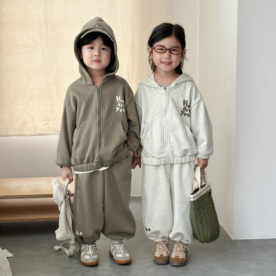Children's autumn sports suits for men and girls sweatshirts jackets and trousers 2025 new spring and autumn casual baby
Children's autumn sports suits for men and girls sweatshirts jackets and trousers 2025 new spring and autumn casual baby