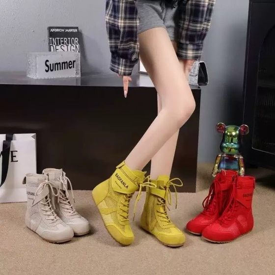 Boxing shoes flat sole height increase in 2025 summer new breathable mesh sports women's shoes hot sports high-top moral training shoes
Boxing shoes flat sole height increase in 2025 summer new breathable mesh sports women's shoes hot sports high-top moral training shoes