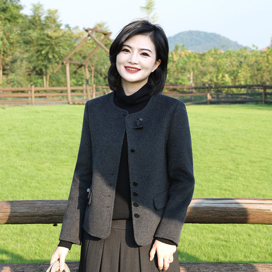 Fengzhu women's wool round neck wool coat 2024 autumn and winter new small short double-sided wool coat
Fengzhu women's wool round neck wool coat 2024 autumn and winter new small short double-sided wool coat