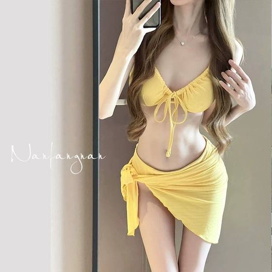 Bikini swimsuit female chick yellow three-piece set sexy seaside vacation hot spring bathing suit with hoodie small breasts gathered
Bikini swimsuit female chick yellow three-piece set sexy seaside vacation hot spring bathing suit with hoodie small breasts gathered
