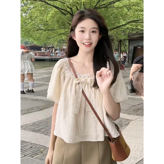 여름에 여성을위한 새로운 작은 프렌치 레이스 쉬폰 셔츠 여름 고가 슬림 퍼프 슬리브 짧은 상단 틈새 틈새 디자인 여름에 여성을위한 새로운 작은 프렌치 레이스 쉬폰 셔츠 여름 고가 슬림 퍼프 슬리브 짧은 상단 틈새 틈새 디자인