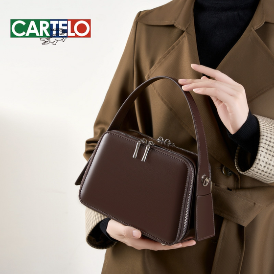 25 Spring and Summer New Niche Design Ear Hanging Series Commuter Bag Handheld Eaves Bag Genuine Leather Women's Bag Commuter Slide Bag
25 Spring and Summer New Niche Design Ear Hanging Series Commuter Bag Handheld Eaves Bag Genuine Leather Women's Bag Commuter Slide Bag