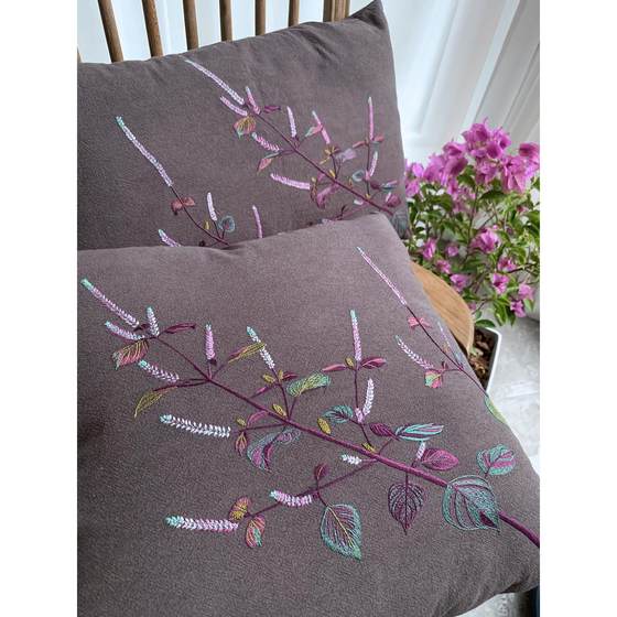 Original embroidery design Perilla European embroidery material package flower and grass essence embroidery teaching tool set
Original embroidery design Perilla European embroidery material package flower and grass essence embroidery teaching tool set