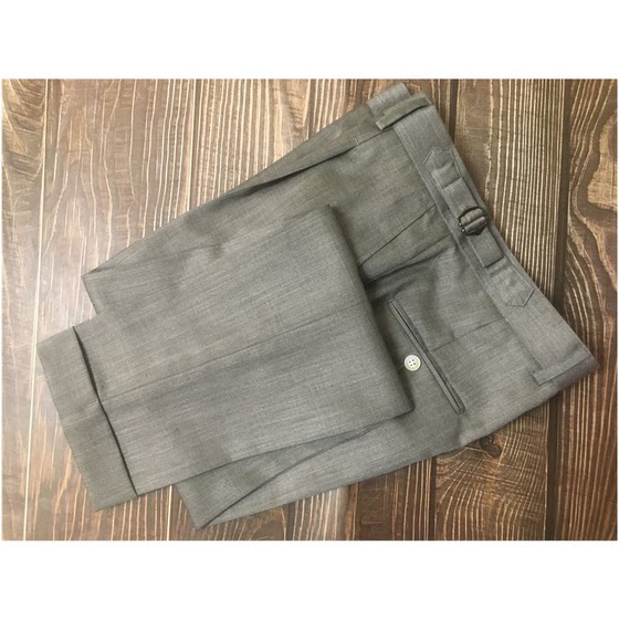 Good products for spring and summer new products, khaki slim Naples nine-point flip trousers, British retro mid-waist small
Good products for spring and summer new products, khaki slim Naples nine-point flip trousers, British retro mid-waist small