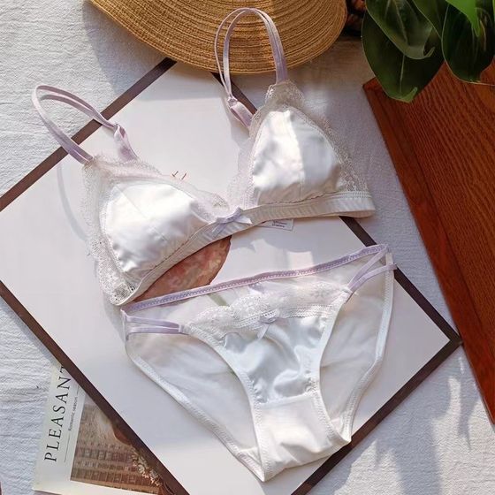 French sexy satin comfortable wire-free small v-breast underwear pure lace-edged girl's triangle cup bra set
French sexy satin comfortable wire-free small v-breast underwear pure lace-edged girl's triangle cup bra set