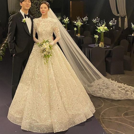 베일 신부, 긴 꼬리 마스터 웨딩 드레스 새로운 레이스 웨딩 사진 소품 헤드 드레스 슈퍼 요정 숲 스타일 베일 신부, 긴 꼬리 마스터 웨딩 드레스 새로운 레이스 웨딩 사진 소품 헤드 드레스 슈퍼 요정 숲 스타일