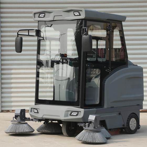 Factory workshop sweeper community outdoor road garbage sweeper F-2000 rotomold fully enclosed sweeper
Factory workshop sweeper community outdoor road garbage sweeper F-2000 rotomold fully enclosed sweeper