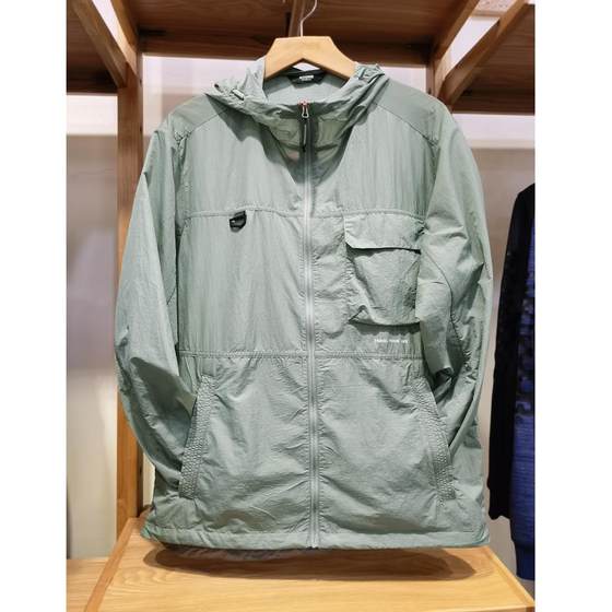 New men's skin coat in summer ultra-thin sun protection and breathable outdoor fishing thin windbreaker jacket
New men's skin coat in summer ultra-thin sun protection and breathable outdoor fishing thin windbreaker jacket