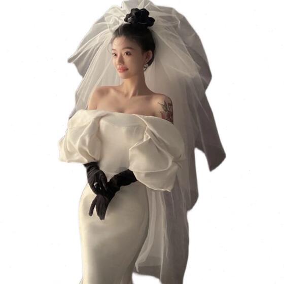 결혼 한 멀티 레이어 푸른 베일 신부 시선 사진 흰색 미드 길이 스튜디오 오목한 액세서리 촬영 단단하고 세련된 결혼 한 멀티 레이어 푸른 베일 신부 시선 사진 흰색 미드 길이 스튜디오 오목한 액세서리 촬영 단단하고 세련된