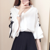 Womens white shirt female 2021 New Korean version of early autumn design sense niche coat Super fairy style V-collar shirt