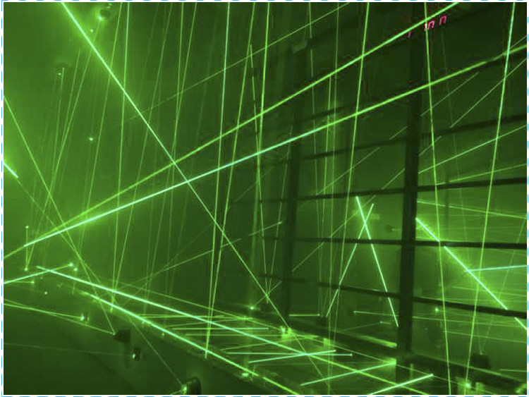 4 玩家要在不触碰任何一条激光线的前提下穿过激光阵到达终点,必须有2