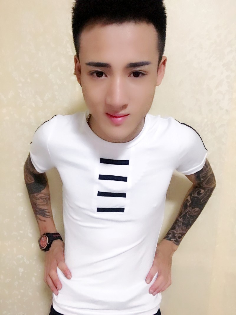 快手红人同款t恤社会精神小伙短袖青年潮男个性修身纯棉半袖紧身_7折