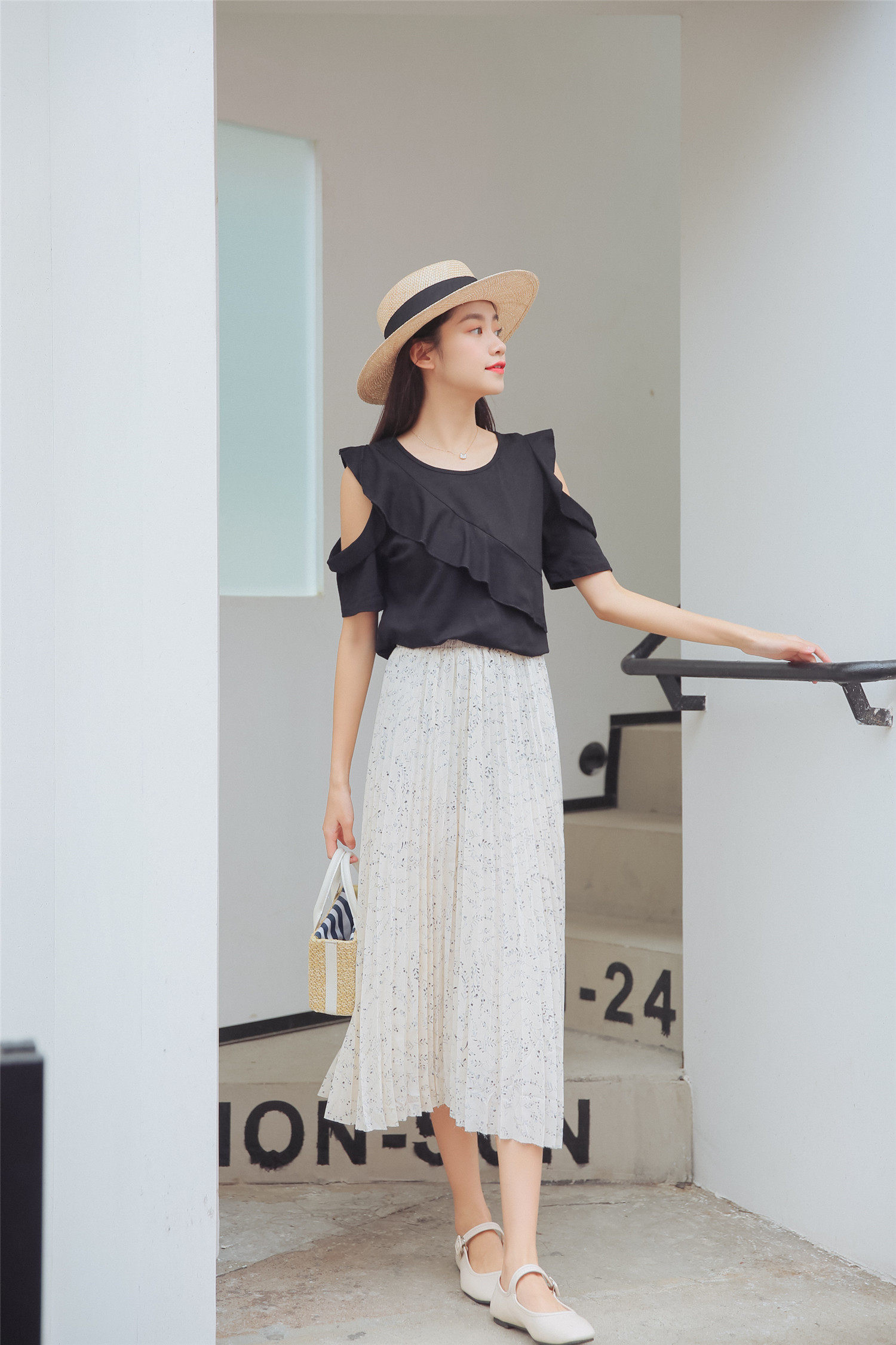 8647#模特实拍2021夏装新款荷叶边露肩t恤 女 - 17网