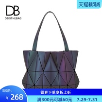 The new portable shoulder bag female small bag wild Western style mature temperament shoulder bag female personality tide commuter