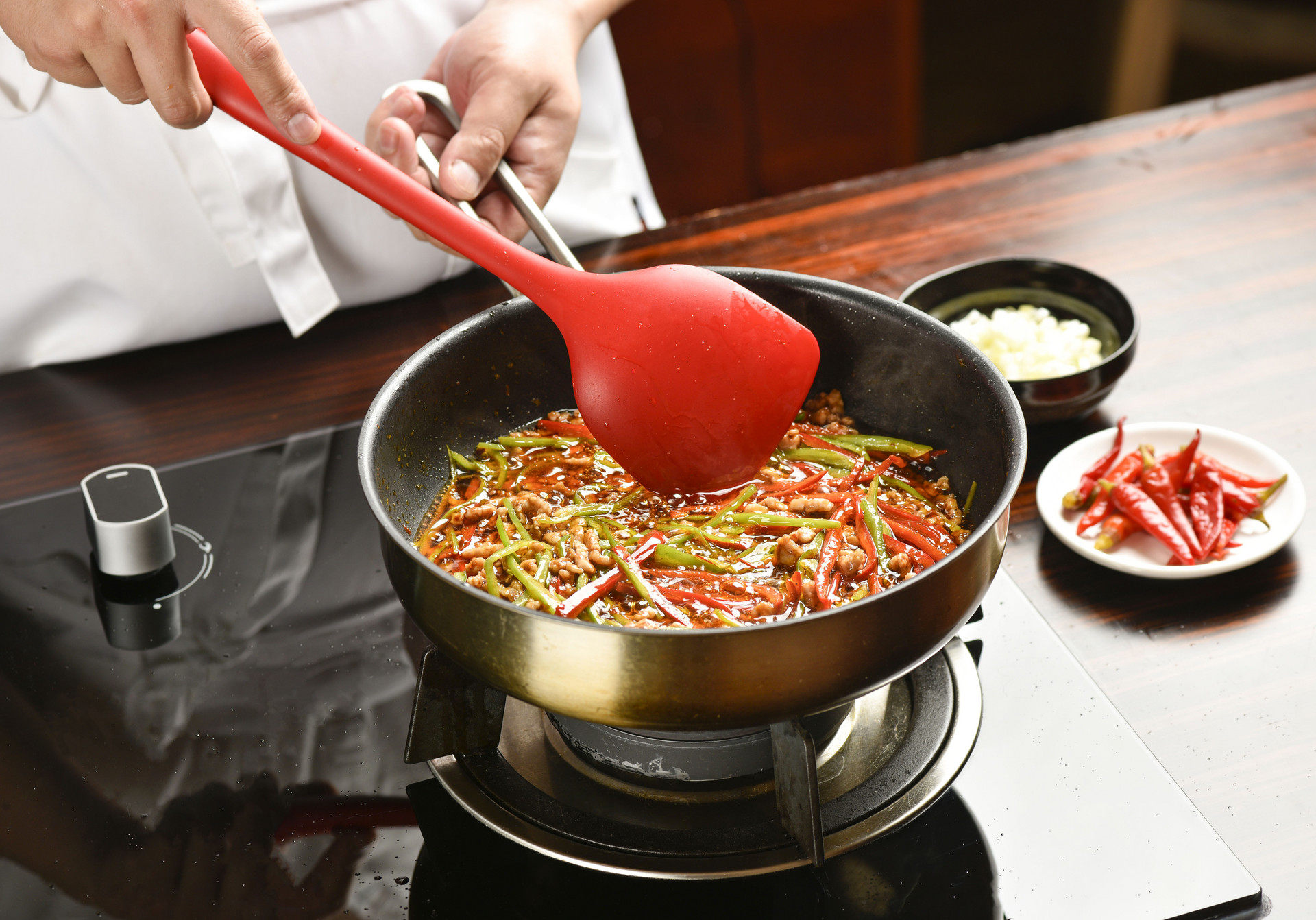 趁手厨具加持助力煮妇轻松烹饪