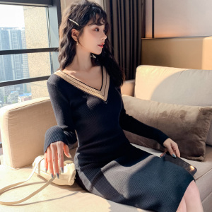 Autumn and winter Korean style V-neck slim and simple knitted sweater with buttock and bottom skirt dress