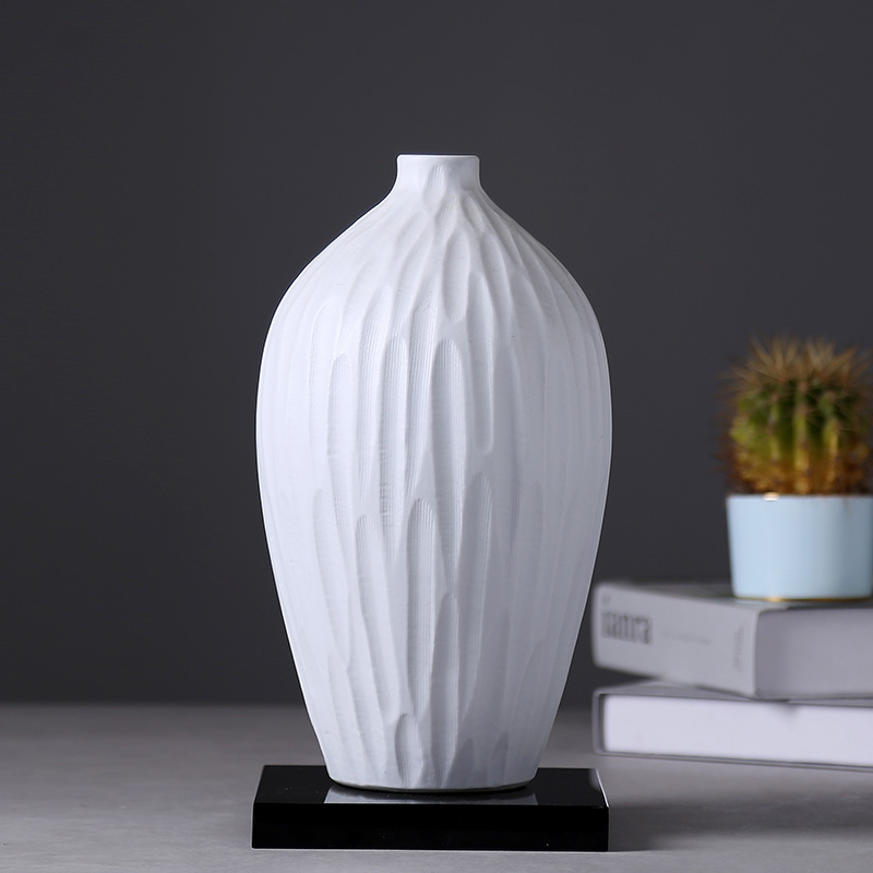 Ins the modern creative white pottery and porcelain vase mesa dried flowers flower arrangement art home decoration