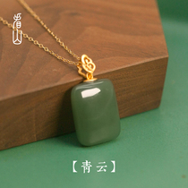 See the mountains) Qingyun) and Tian jade pendant with no sign of smoke purple Fang Sugar female silver Yang green Jade Forbidden City K Gold Necklace