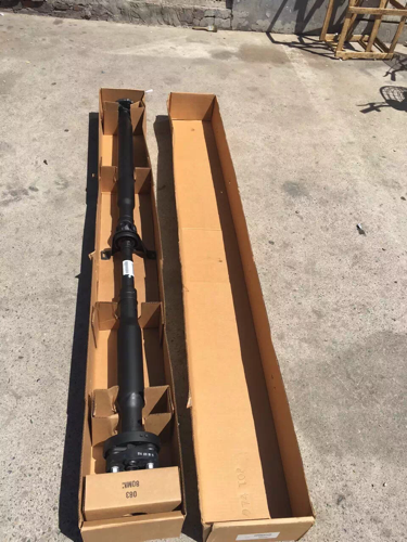 适用克莱斯勒300c配件后传动轴(带过桥轴承)分2.7/3.5/5.