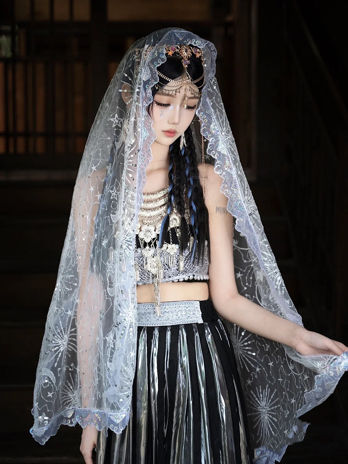 西双版纳哈尼族女装云南少数民族刺绣裙演出舞蹈服装影楼拍照服饰