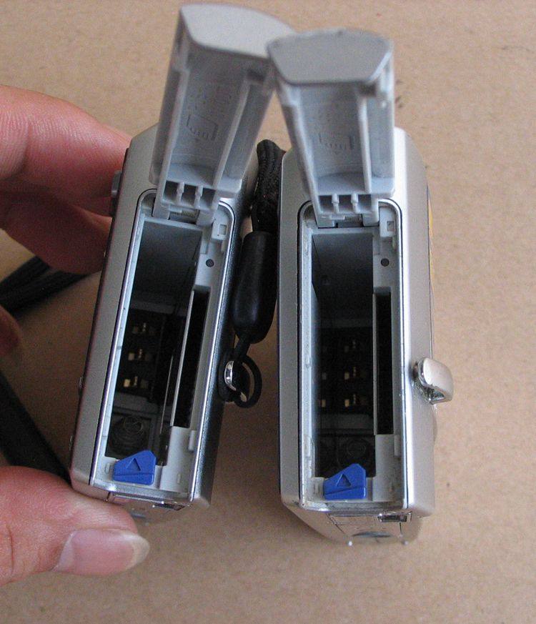 出两台 sony/索尼dsc-t50双重防抖数码相机 150元一台包邮