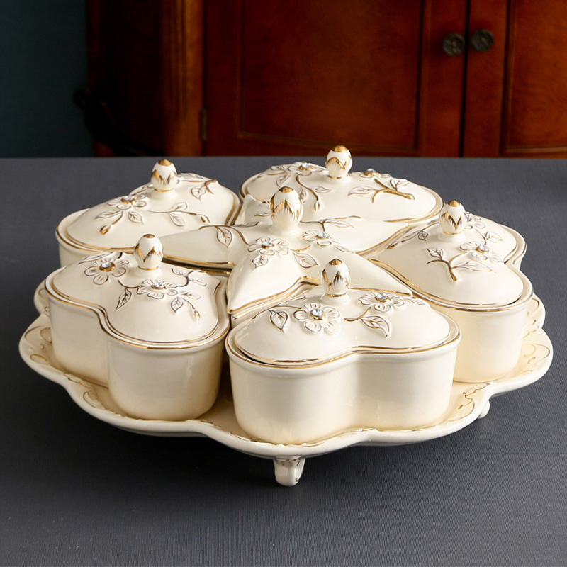 SAN road fort European dry fruit tray ceramic frame with cover large candy snack plate creative fruit bowl is placed in the living room