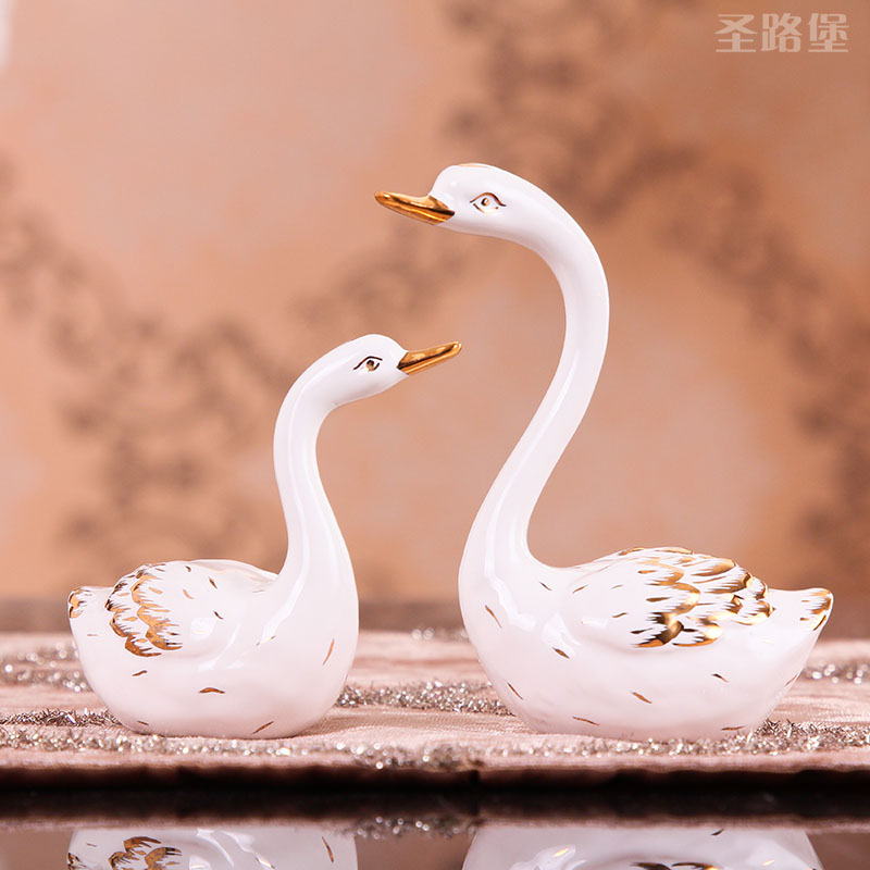 Swan is placed a sitting room romantic ideas home decoration ceramic wedding gift girlfriends wedding gift
