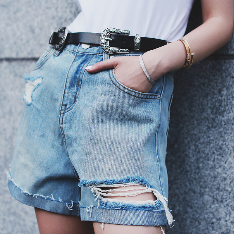 夏日享清凉,个性的破洞牛仔短裤来助攻