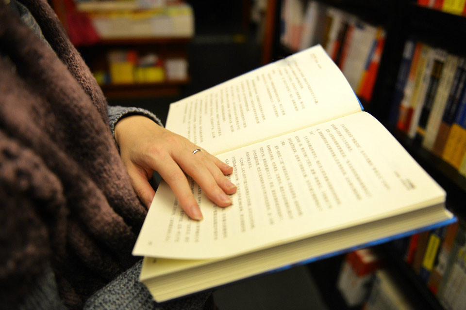 再配上一把护眼台灯,看书的