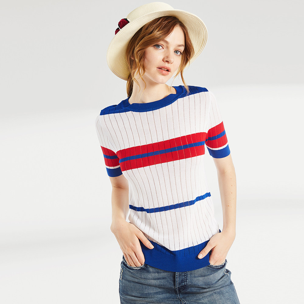 去购买 ▲略带复古风的条纹衫,面料是针织的,穿着感舒适透气.搭配