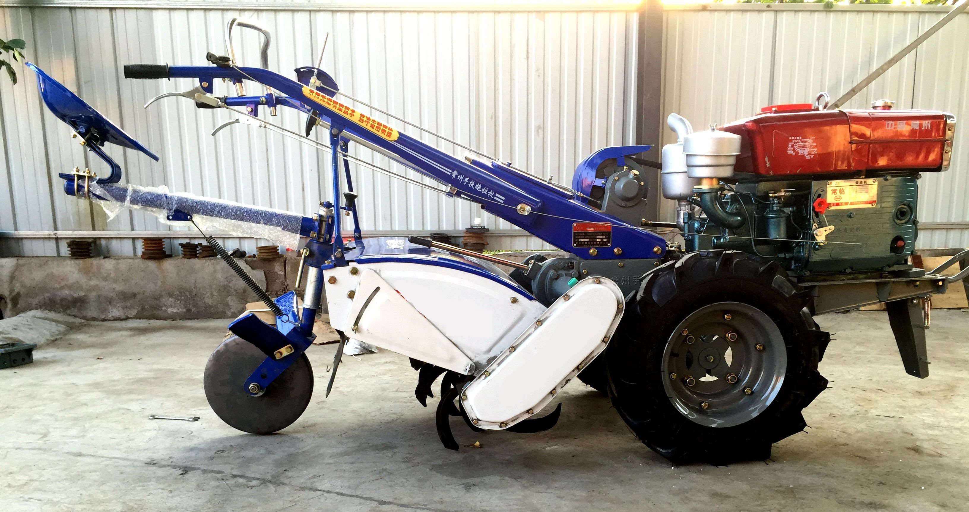 东风型151 181底盘配15 18 20 22马力24刀手扶通轴旋耕机拖拉机