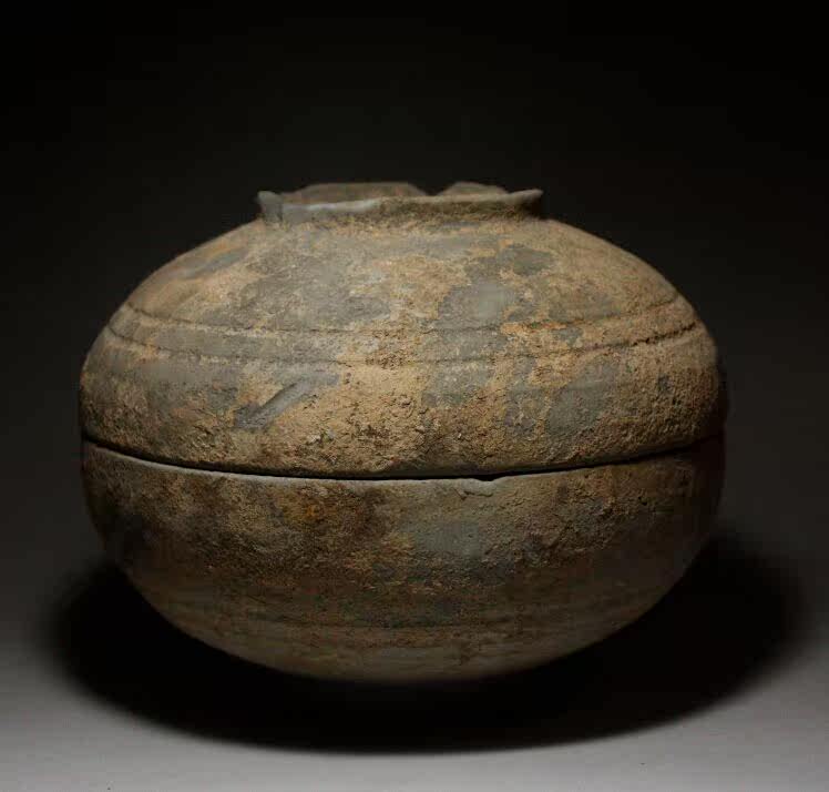 [欣赏] 比较少见的一个带工匠款识印章的汉代老陶钵