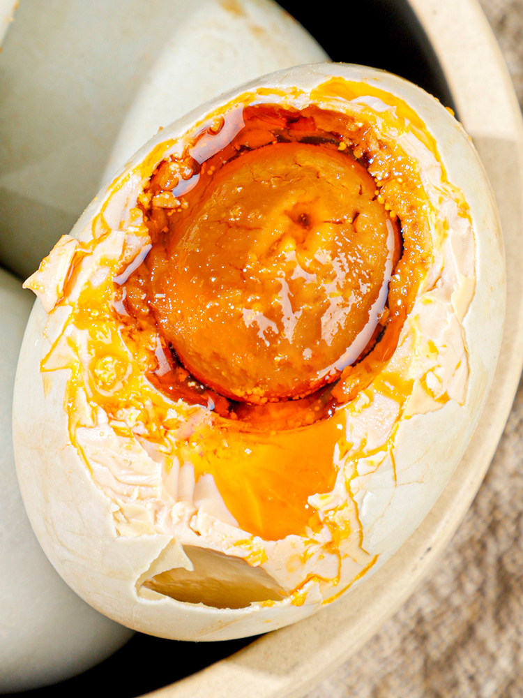 guangxibeihaispecialtyredbeibubaywoodssaltyduckeggs60pcs80ggiant