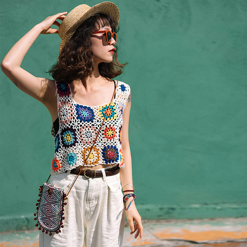 Ethnic style hand crocheted short small sling knitted vest women hollow blouse color super fire wear outside