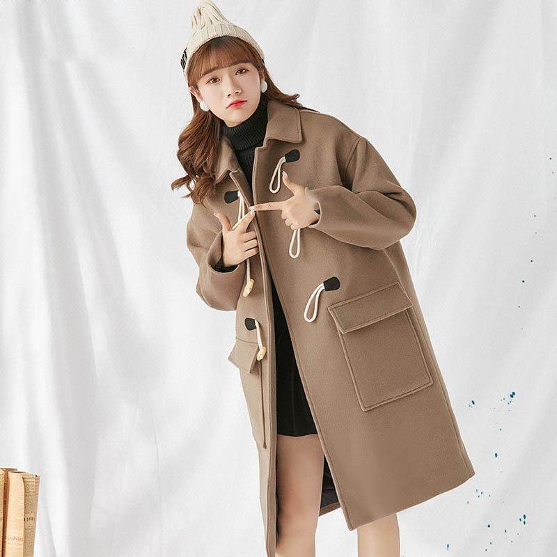 甜美减龄女神范,复古牛角扣大衣