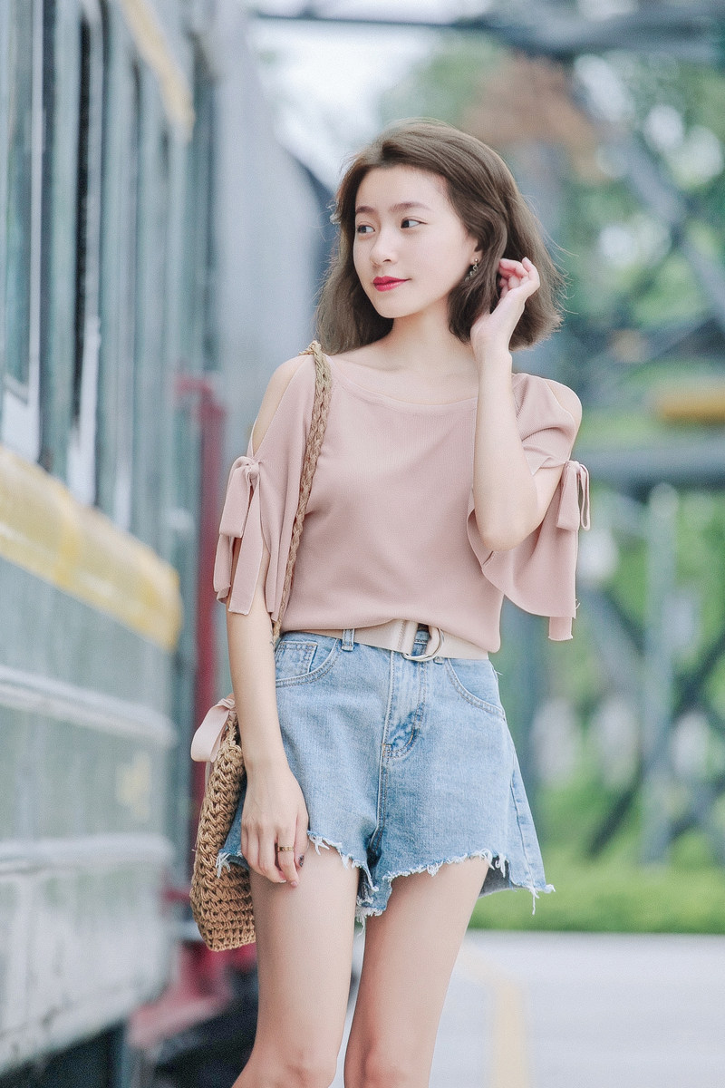 娇小妹子任性穿搭,童颜永远十八