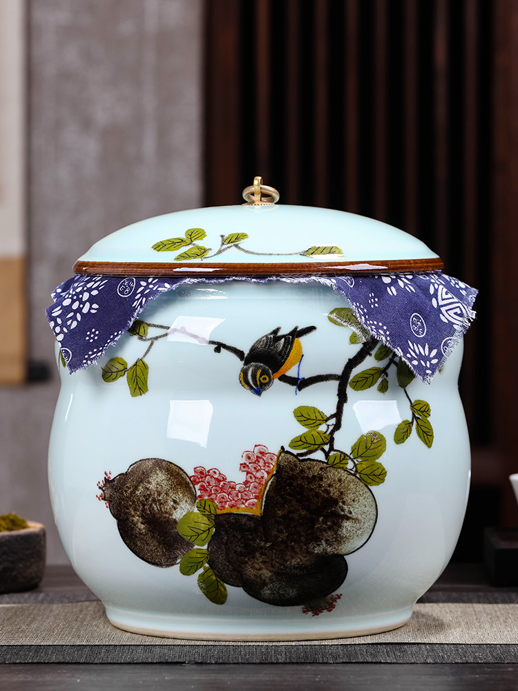 Caddy fixings ceramic seal pot store receives a large blue and white porcelain tea pot of pu 'er tea cake tin tea set