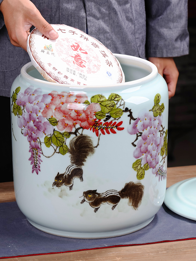 Caddy fixings ceramic seal pot store receives a large blue and white porcelain tea pot of pu 'er tea cake tin tea set