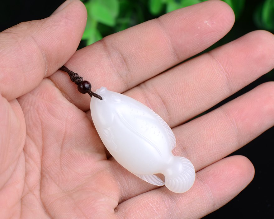 国家级玉雕大师刘国皓作品和田连年有鱼挂件1318g