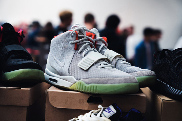 nike air yeezy 2 大红黑粉白灰夜光椰子 508214 006 010 660
