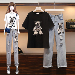 Women’s wear age reduction bear T-shirt and two-piece jeans