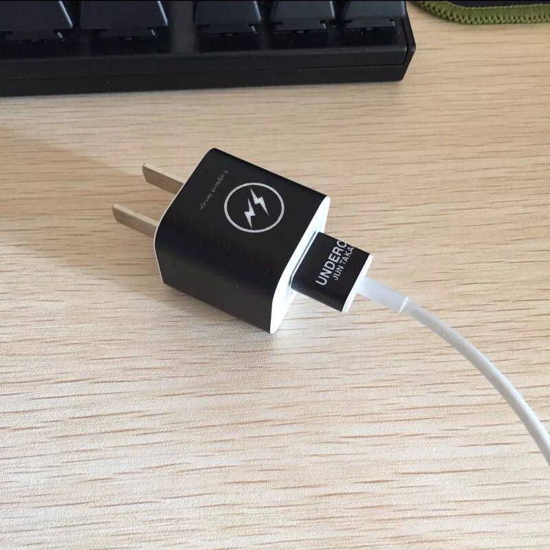 买二送一!闪瞎眼的闪电 充电器贴纸 iphone6sp/6s/6p/6/5s/5