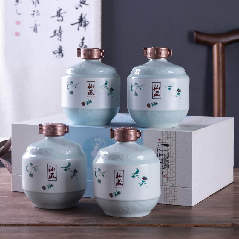 Jingdezhen creative bottles with gift box household hip flask 1 catty 3 kg 5 jins of liquor bottle sealed with small jugs