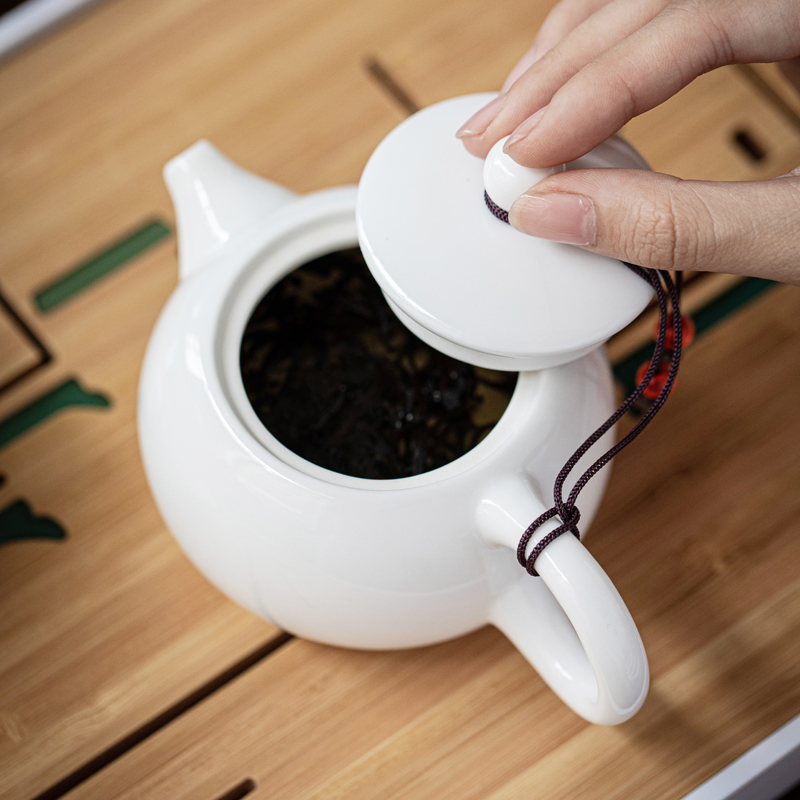 Small sweet white porcelain ceramic teapot tea teapot is single pot of kung fu tea set with filter hole household contracted beauty pot