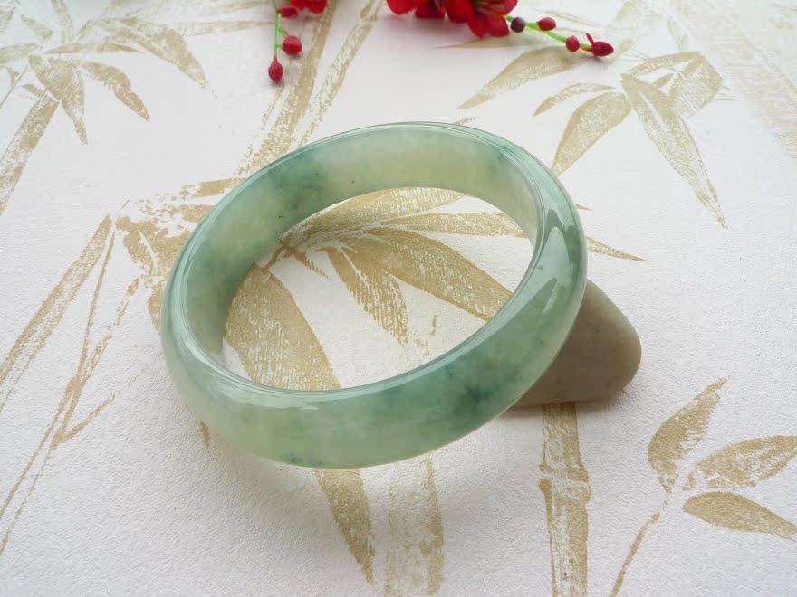 7mm天然a货翡翠冰糯种浅绿正装手镯61.88g