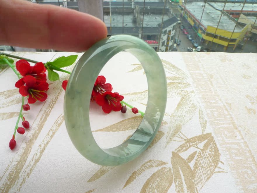 7mm天然a货翡翠冰糯种浅绿正装手镯61.88g