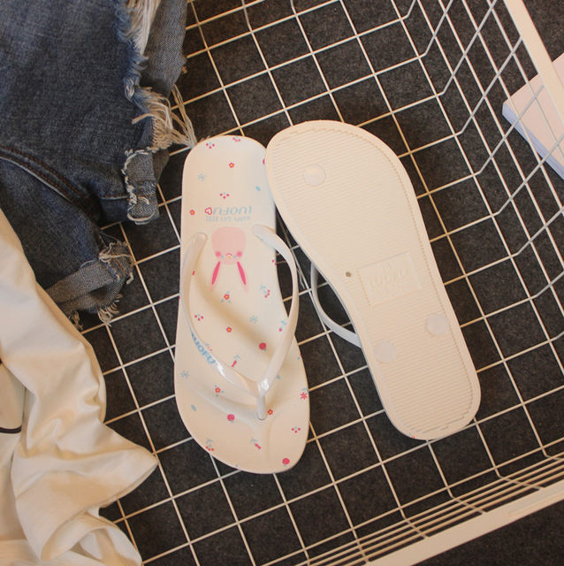 Flip-flops ສໍາລັບແມ່ຍິງ summer ອິນເຕີເນັດສະເຫຼີມສະຫຼອງບໍ່ລື່ນກາຕູນຂອງຫ້ອງນ້ໍາຕ່ໍາລຸ່ມຂອງນັກສຶກສາ flip-flops ຫາດຊາຍຄົນອັບເດດ: ເຄື່ອງນຸ່ງນອກຂອງແມ່ຍິງ slippers