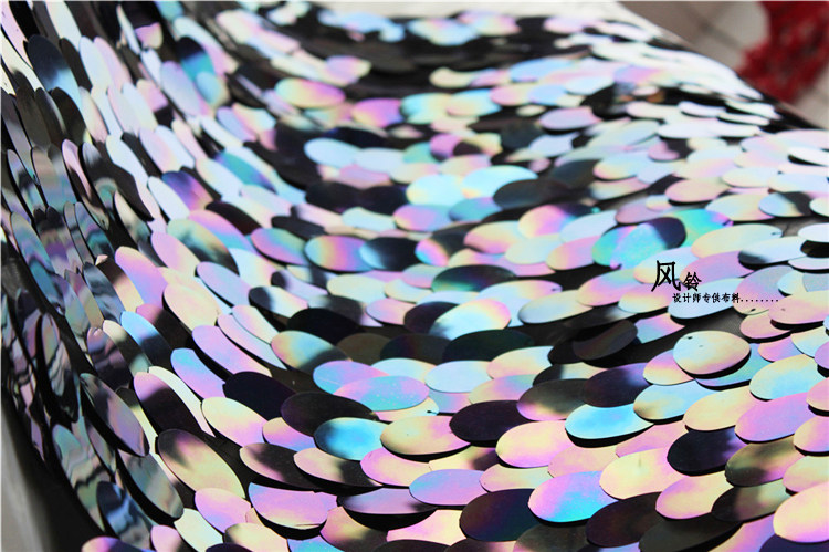 进口加密幻彩镭射鱼鳞大亮片蕾丝网纱珠片婚庆礼服装饰设计师布料