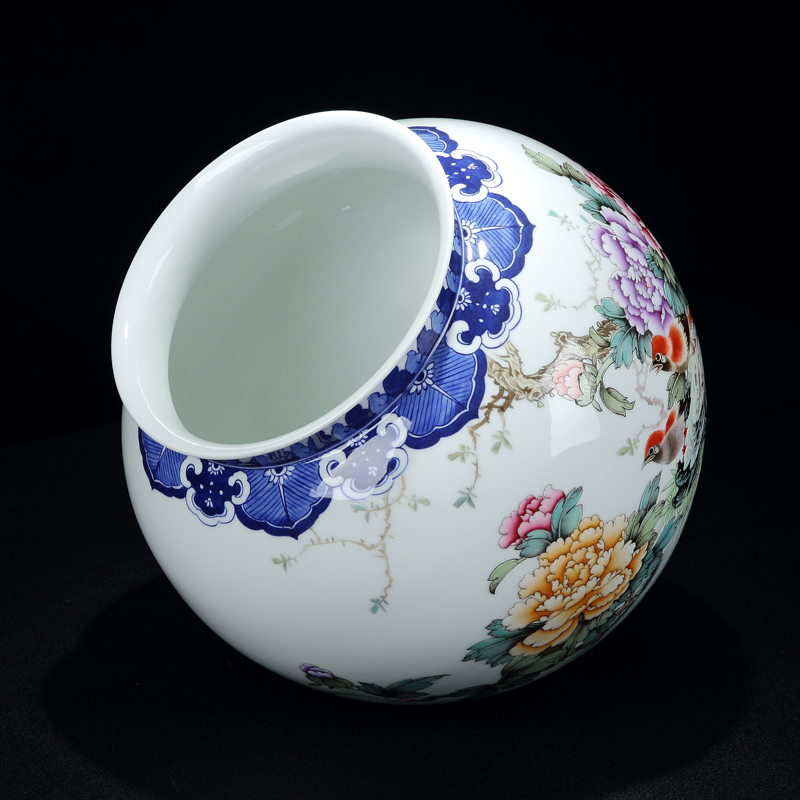 Jingdezhen vase hand - made porcelain dou charactizing a vase