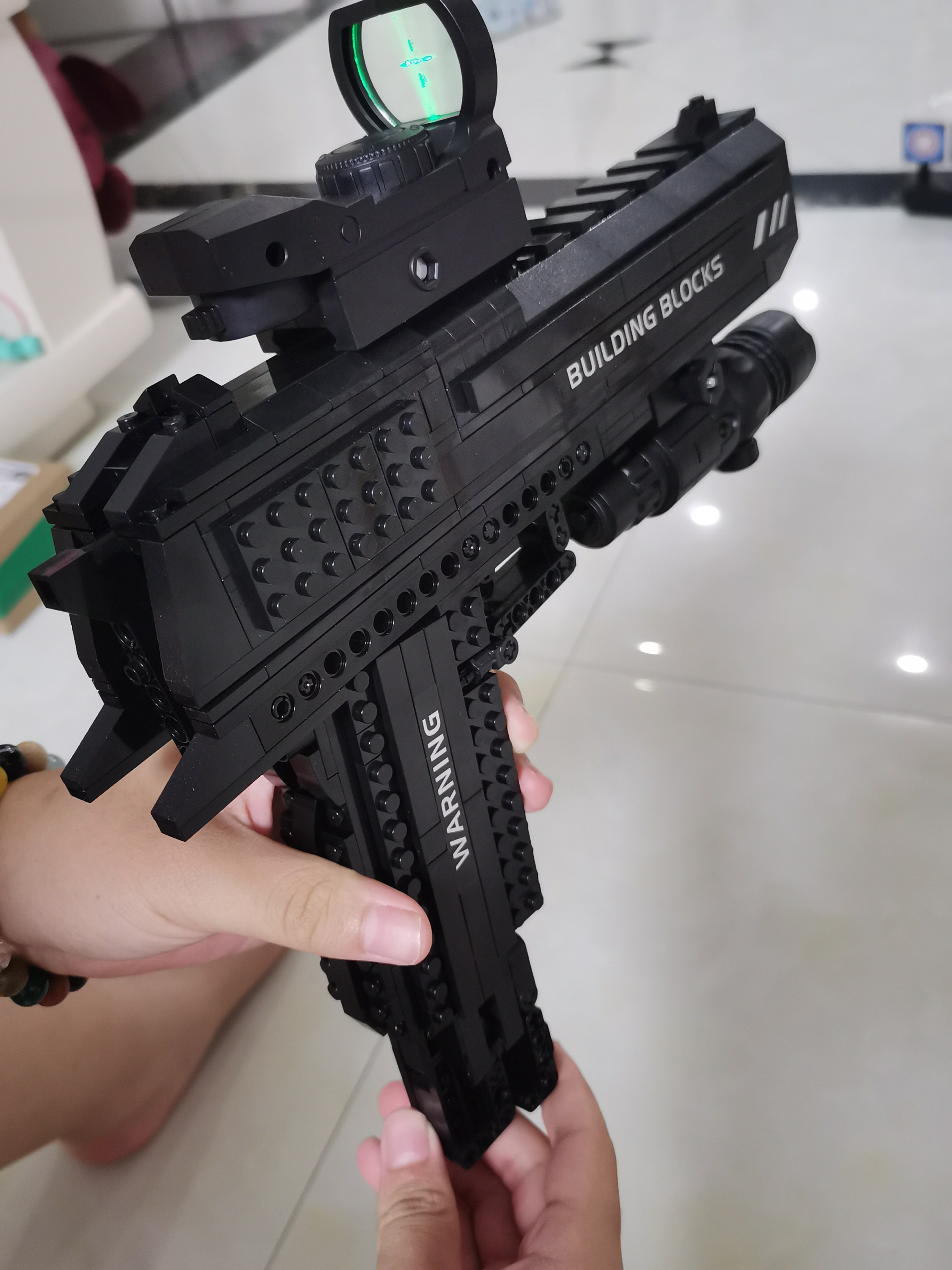 拼装有挑战性,成品栩栩如生.质量非常不错,上膛时非常流畅,总体来说非